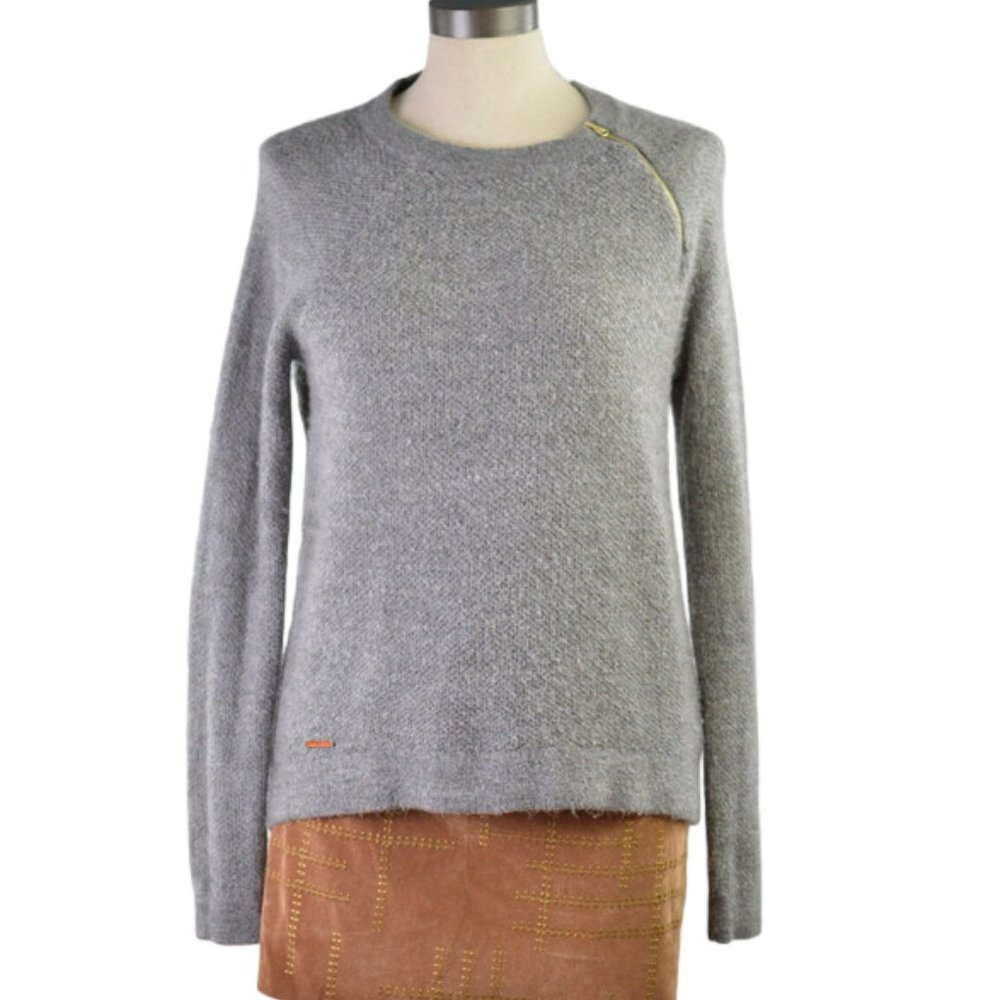 Abercrombie & Fitch Women sz S sweater Fuzzy Soft Knit Gray